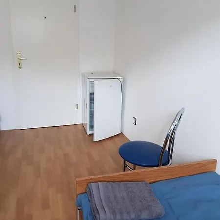 Freizimmer In Garbenheim. Guest house *