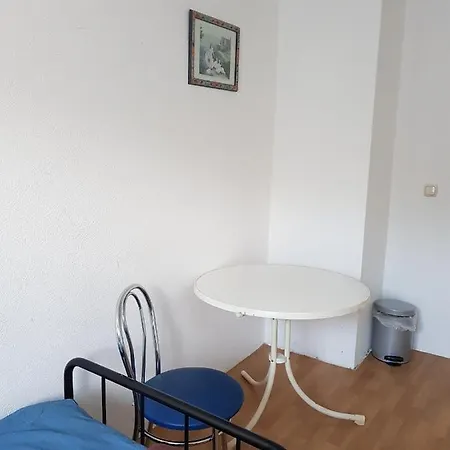 Freizimmer In Garbenheim. Guest house *